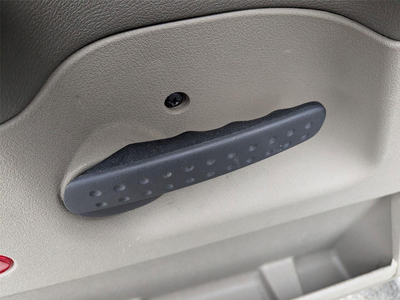Used 2008 Bright White Dodge SXT image 26