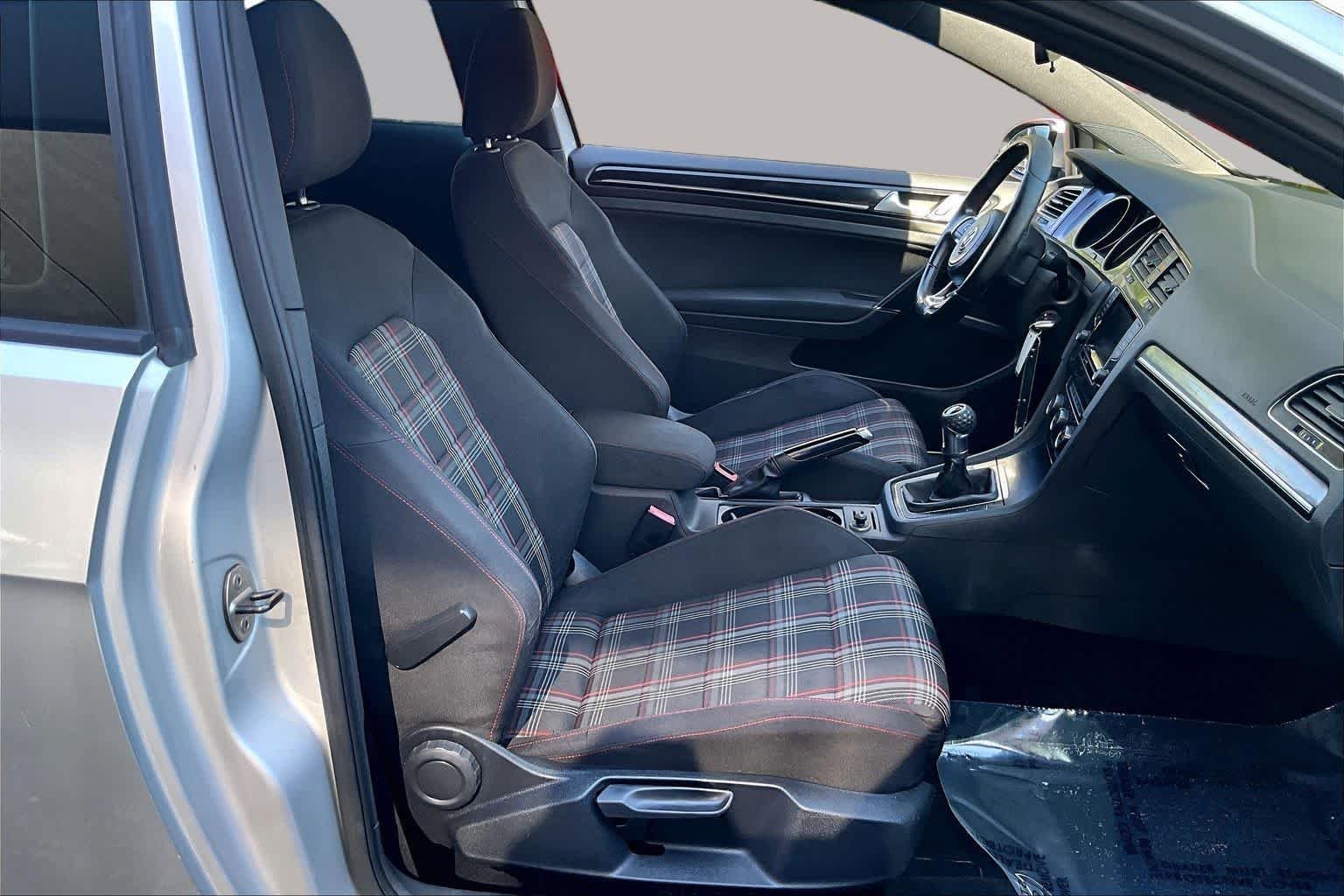 Pre-Owned 2015 Volkswagen Golf GTI S