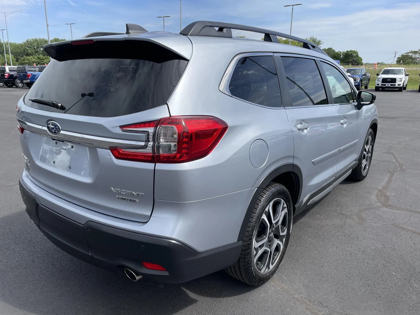 Used 2024 Ice Silver Metallic Subaru Limited image 6