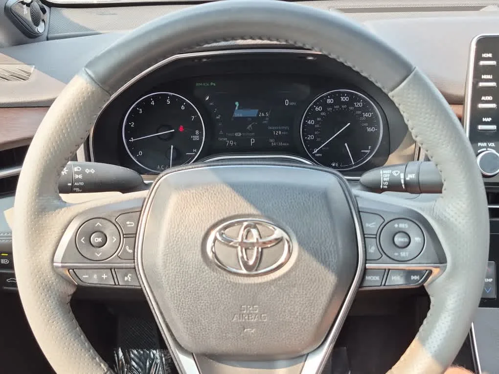 Used 2019 Wind Chill Pearl Toyota Limited image 16