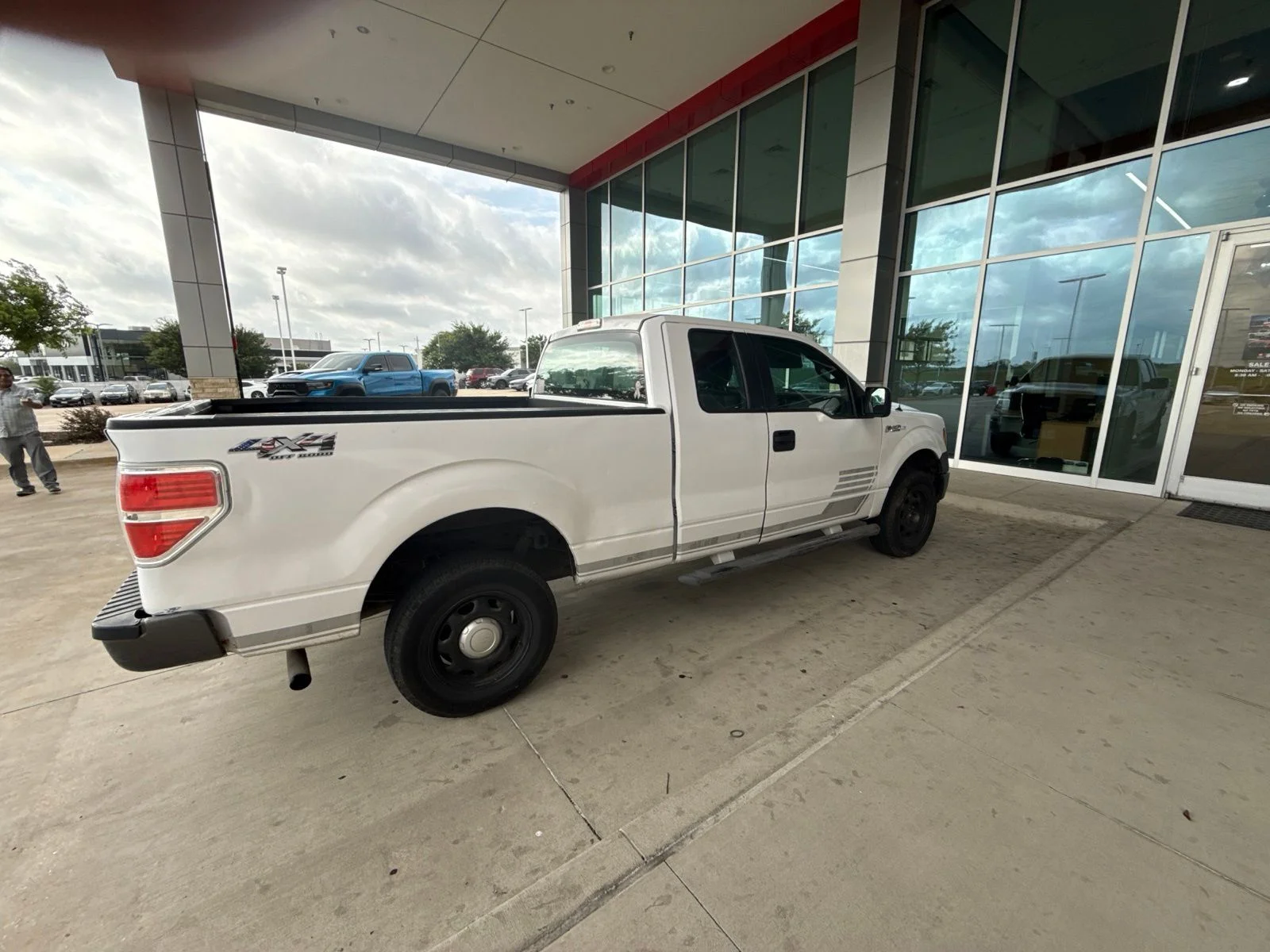 Used 2014 White Ford XL image 9