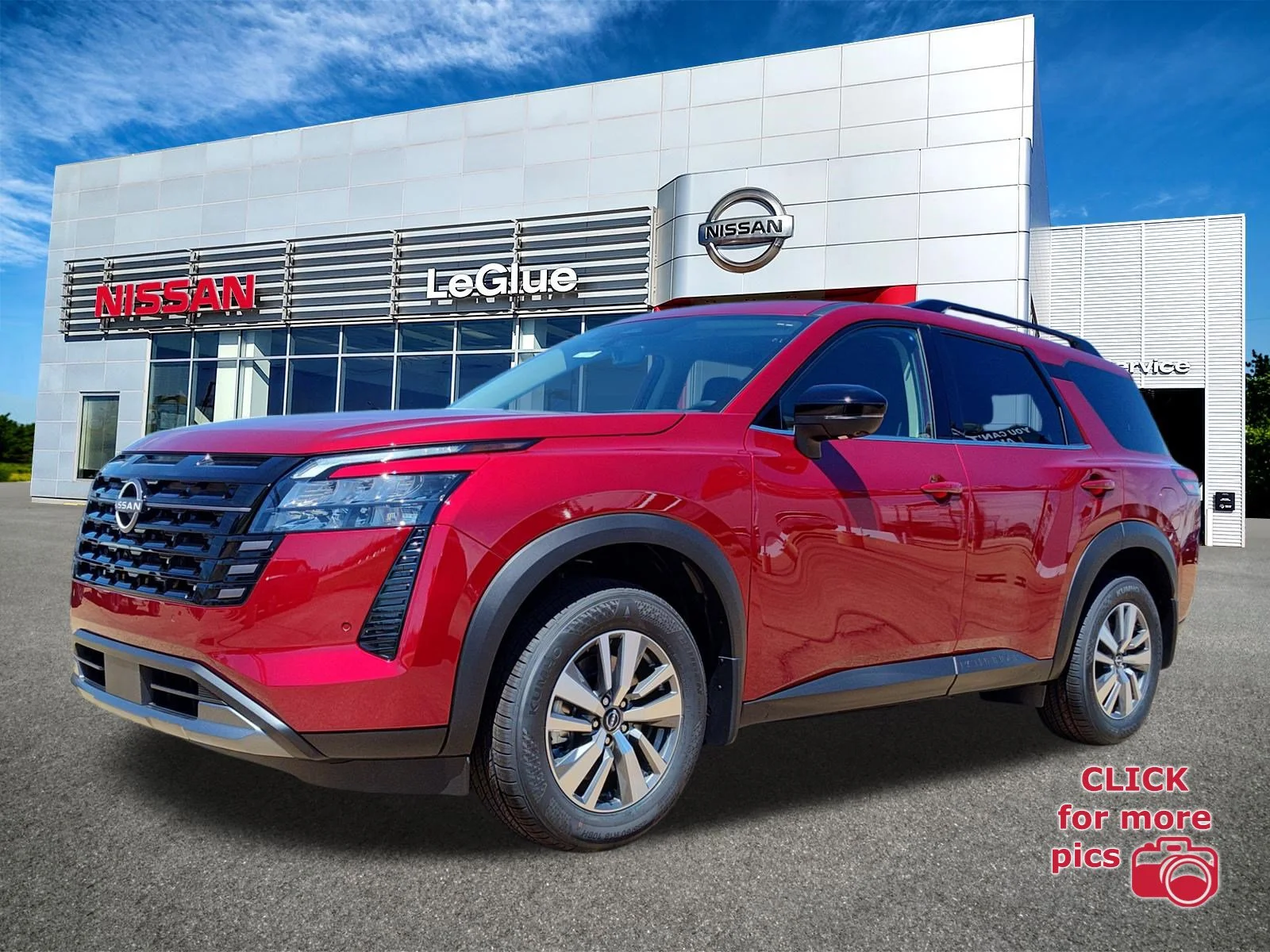 2026 Nissan Pathfinder SL 2WD's photo