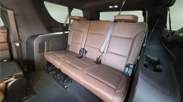 Used 2024 Iridescent Pearl Tricoat Chevrolet High Country image 32