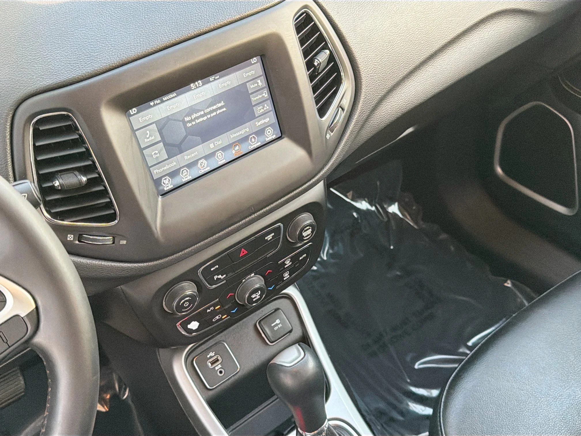 Used 2018 Redline Pearlcoat Jeep Latitude image 26