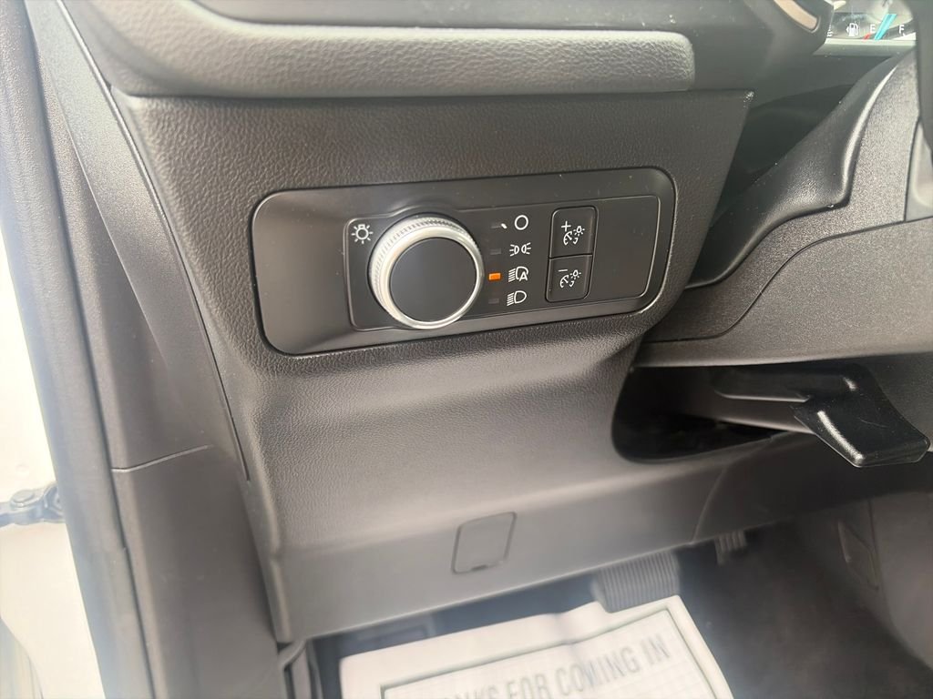 Used 2022 White Ford SE image 31
