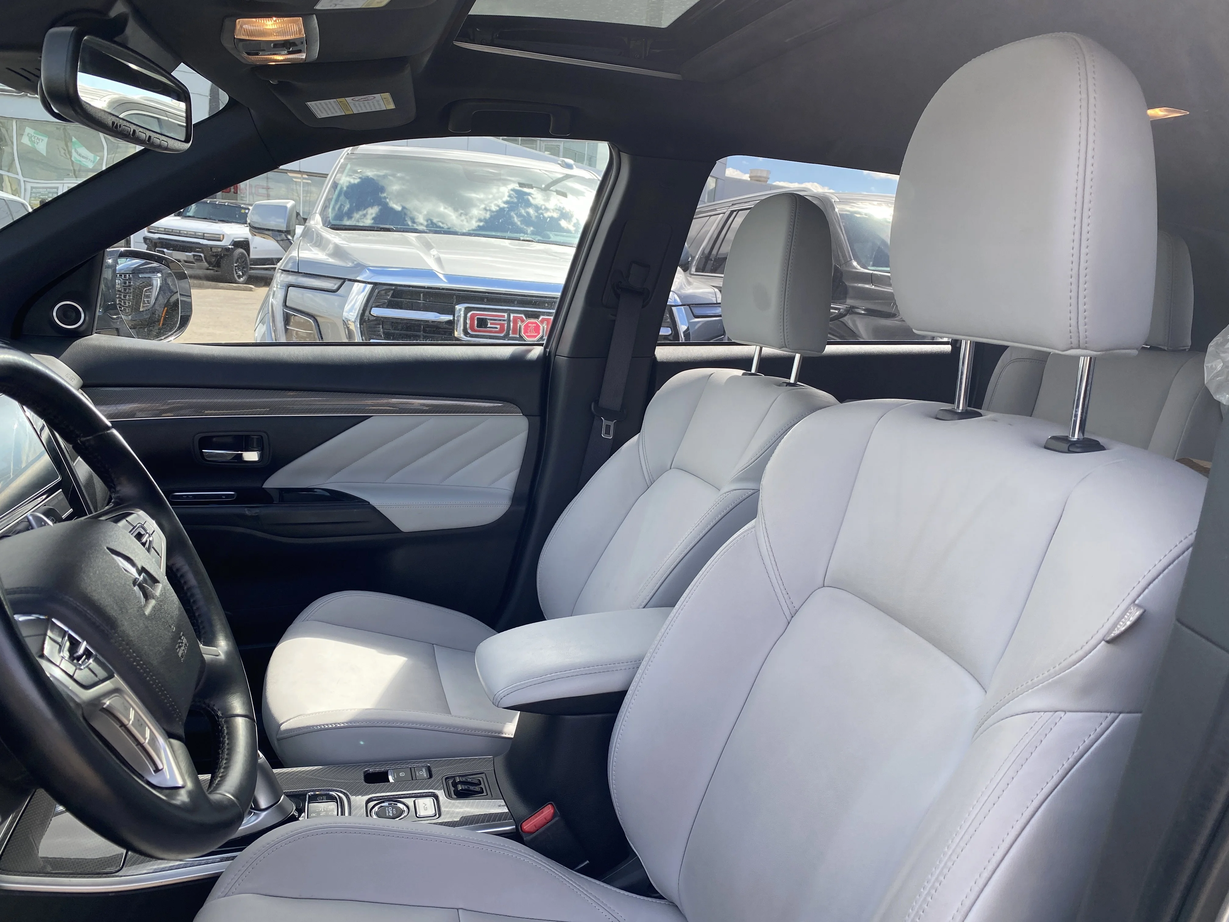 Certified Used 2019 Silver Mitsubishi SE S-AWC * LOW KM