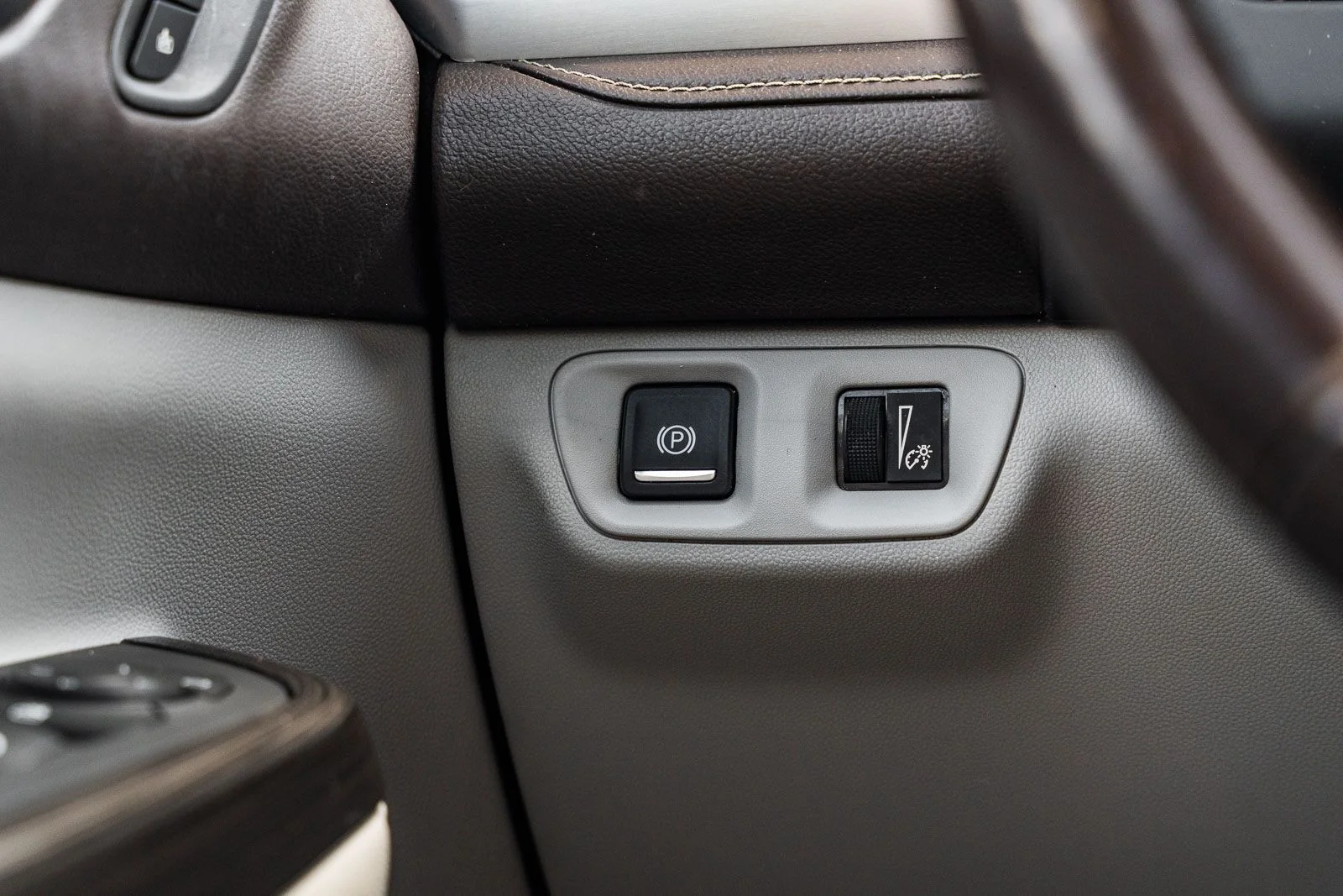 Used 2018 White GMC SLT-2 image 27