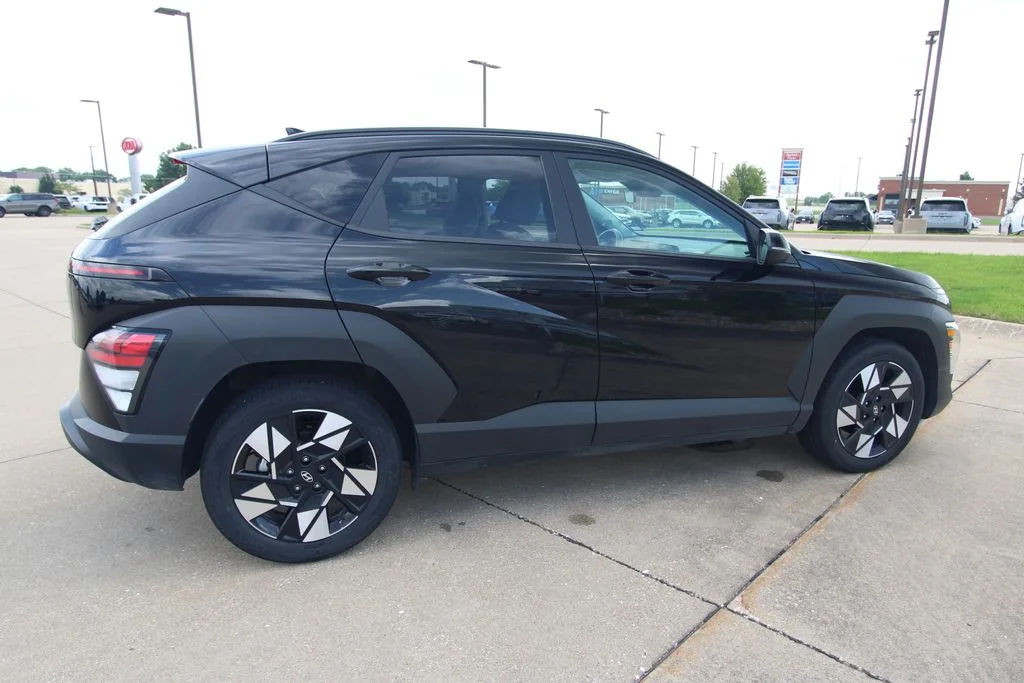 Used 2025 Black Hyundai SEL image 5