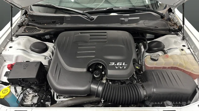 Used 2019 White Dodge SXT image 26