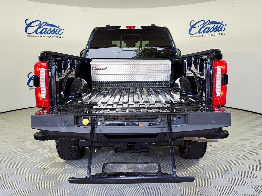 Used 2024  Ford King Ranch image 5