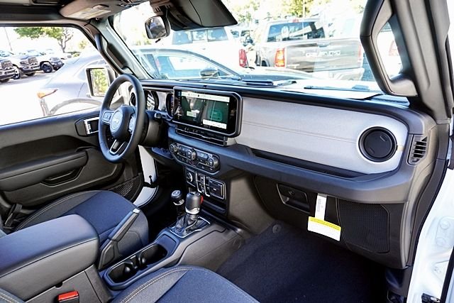 New 2026 Bright White Clear-Coat Exterior Paint Jeep Sport S image 17