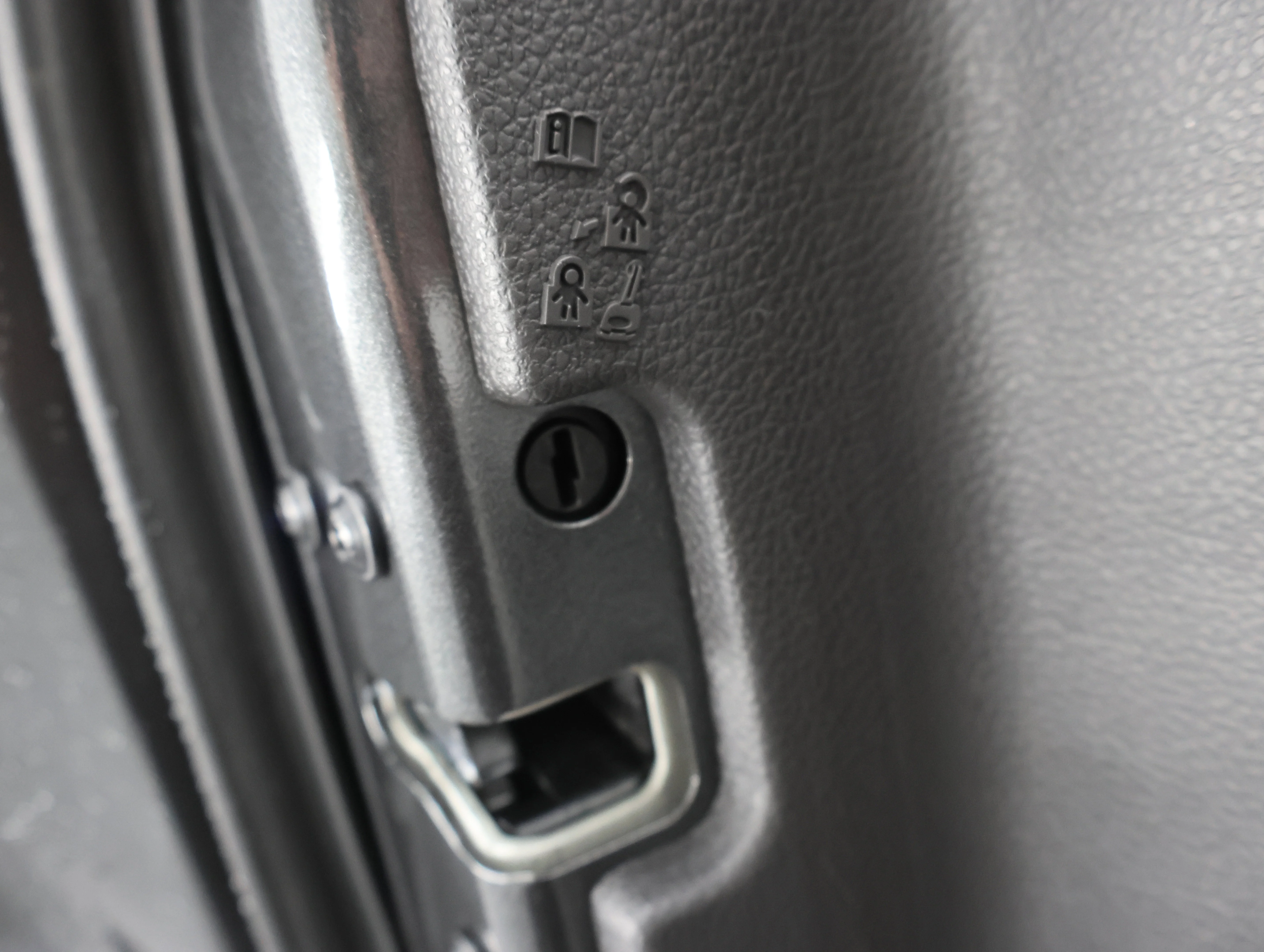 Used 2015 Magnetic Metallic Ford Sport image 36