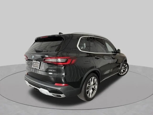 Used 2022 Jet Black BMW sDrive40i image 7