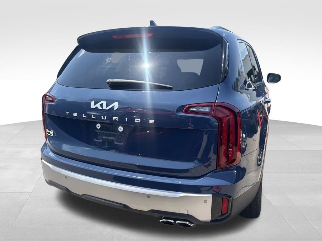 Used 2024 Black Kia S image 12
