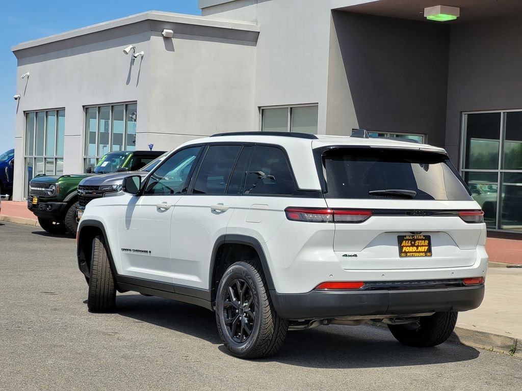 Used 2024 White Jeep Altitude image 6