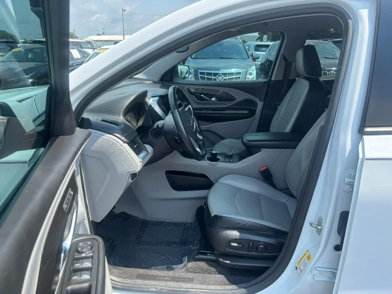 2023 GMC Terrain SLT - Photo 9
