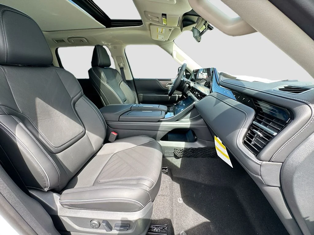 New 2026 RADIANT WHITE INFINITI Luxe 2WD image 31