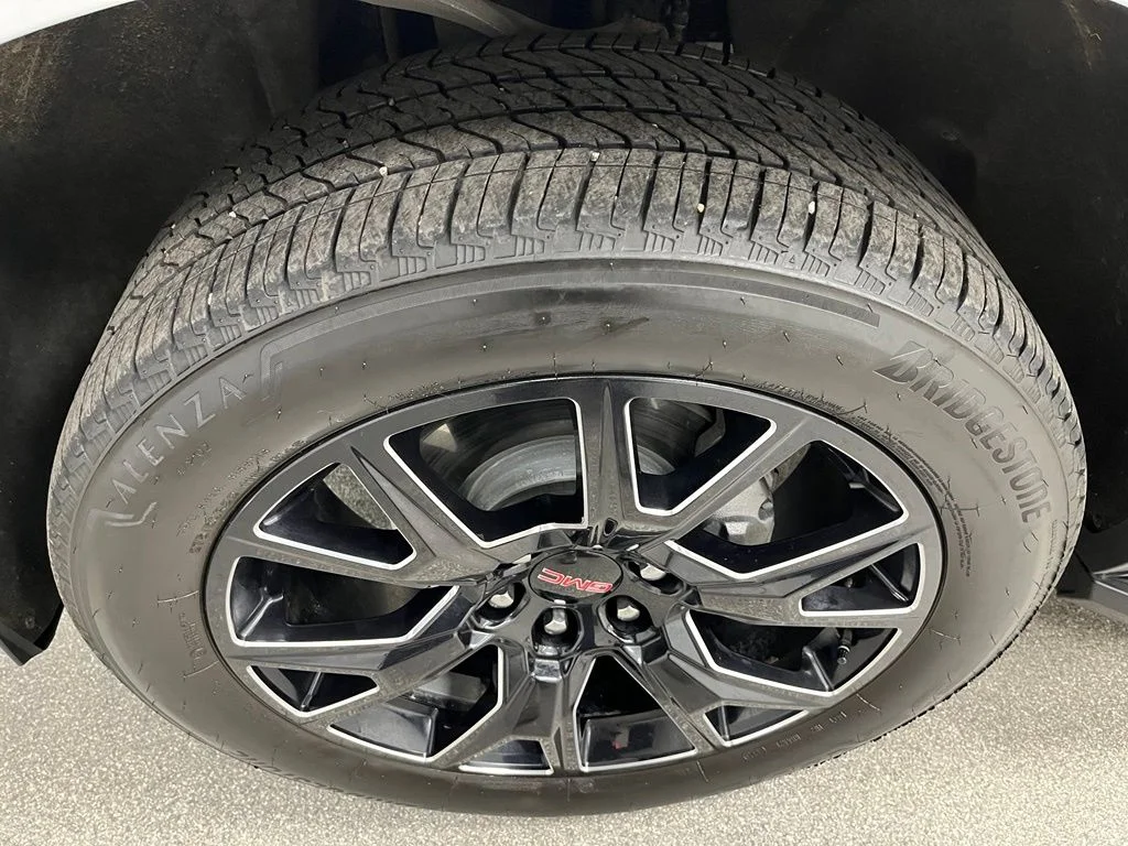 Used 2025 White GMC Elevation image 15