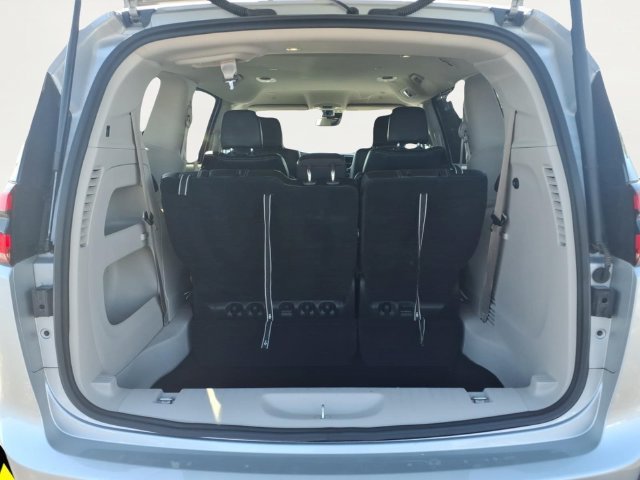 Used 2024  Chrysler Touring L image 19