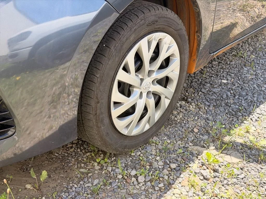 Used 2018 Gray Toyota LE image 7