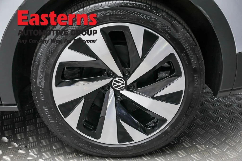 Used 2021 Silver Volkswagen Pro S image 8