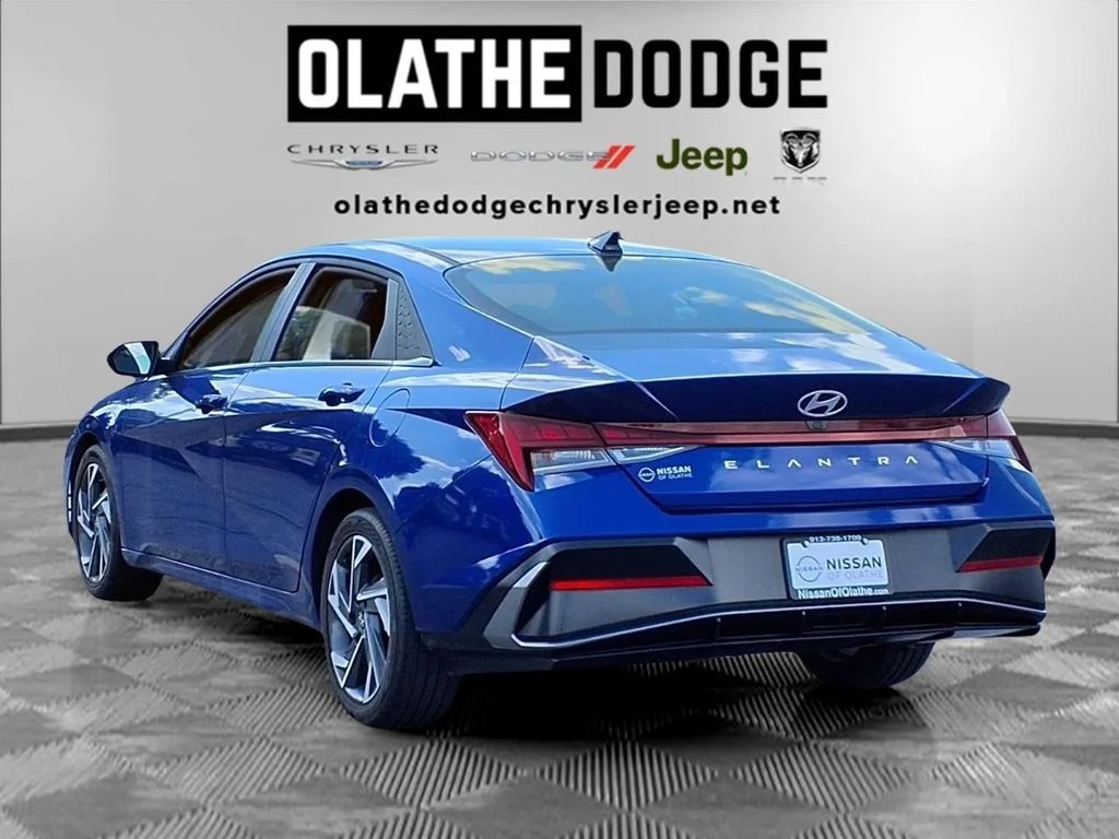 Used 2025 Blue Hyundai SEL Convenience image 3