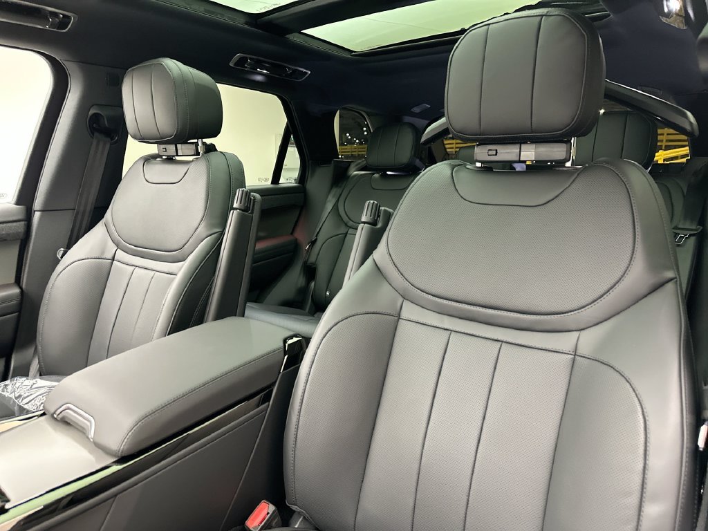 New 2027 Fuji White Land Rover Dynamic SE image 10