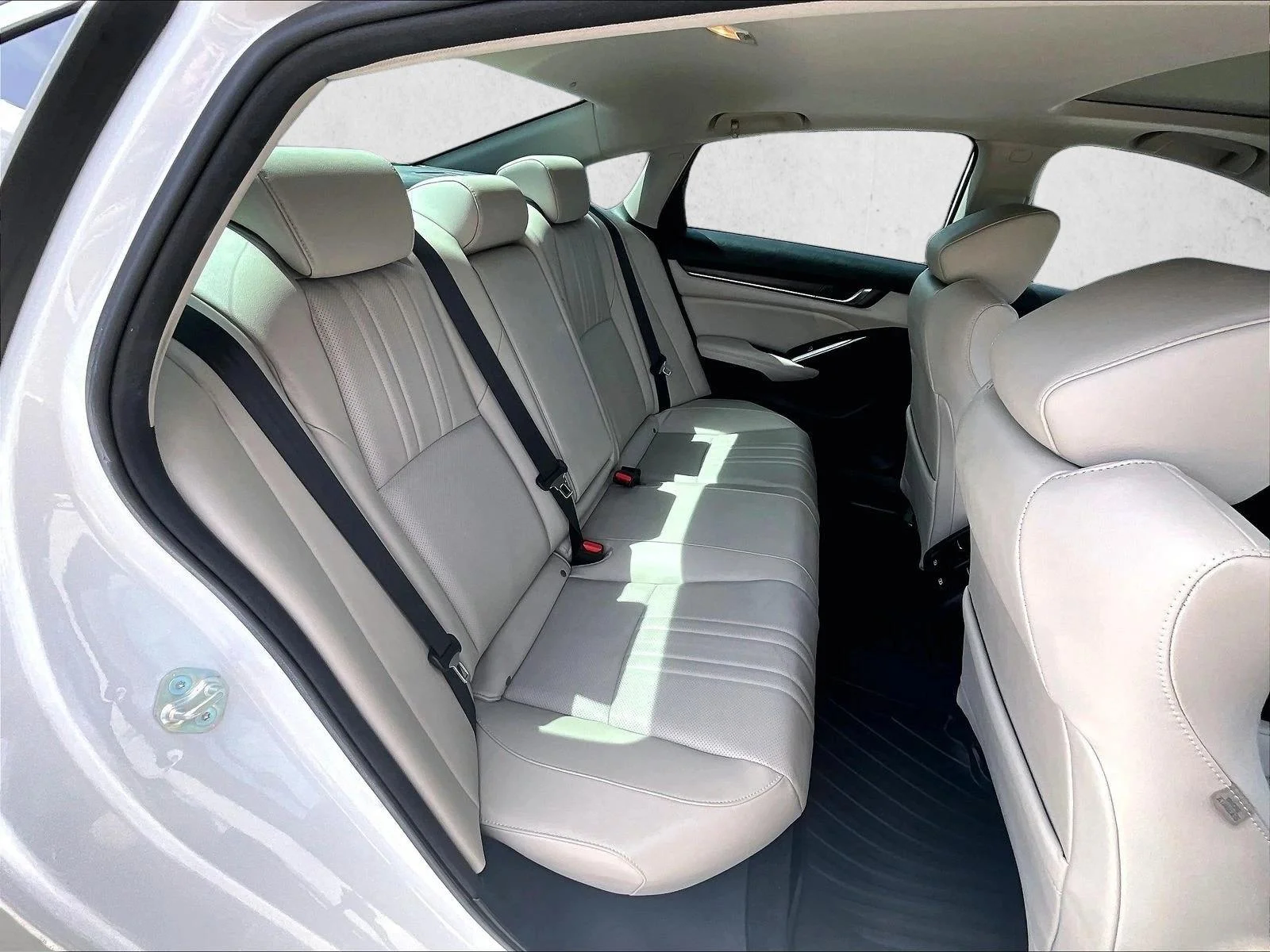 Used 2021 Platinum White Pearl Honda Touring image 26