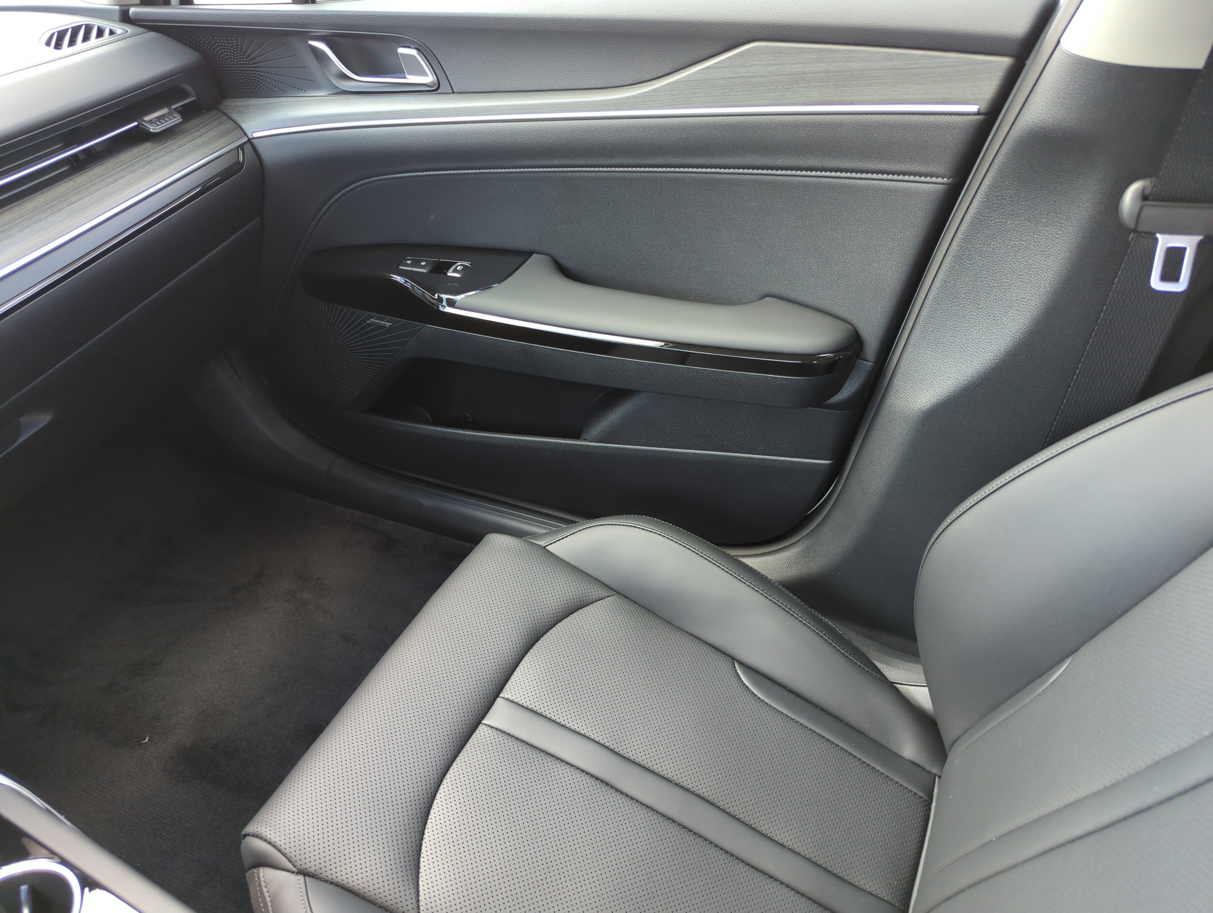 2026 Kia K5 EX - Photo 17