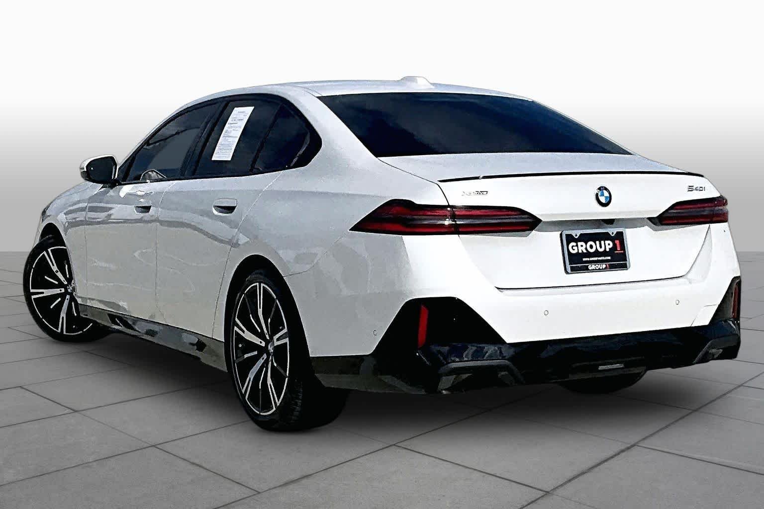 Used 2027 Mineral White Metallic BMW 540i xDrive image 11
