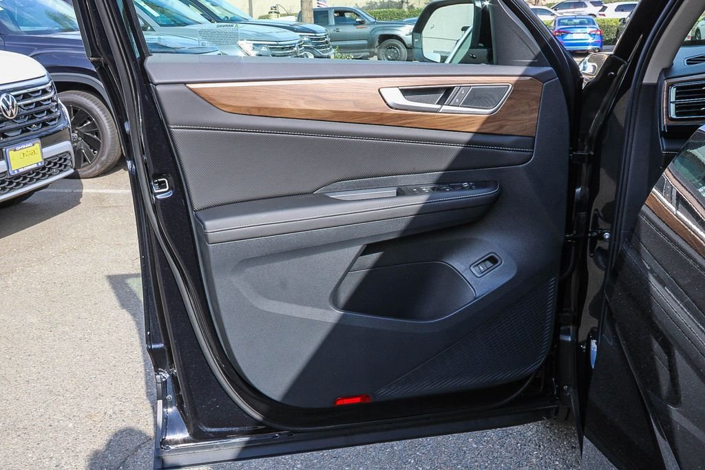 New 2026 Black Volkswagen SE w/Technology image 24