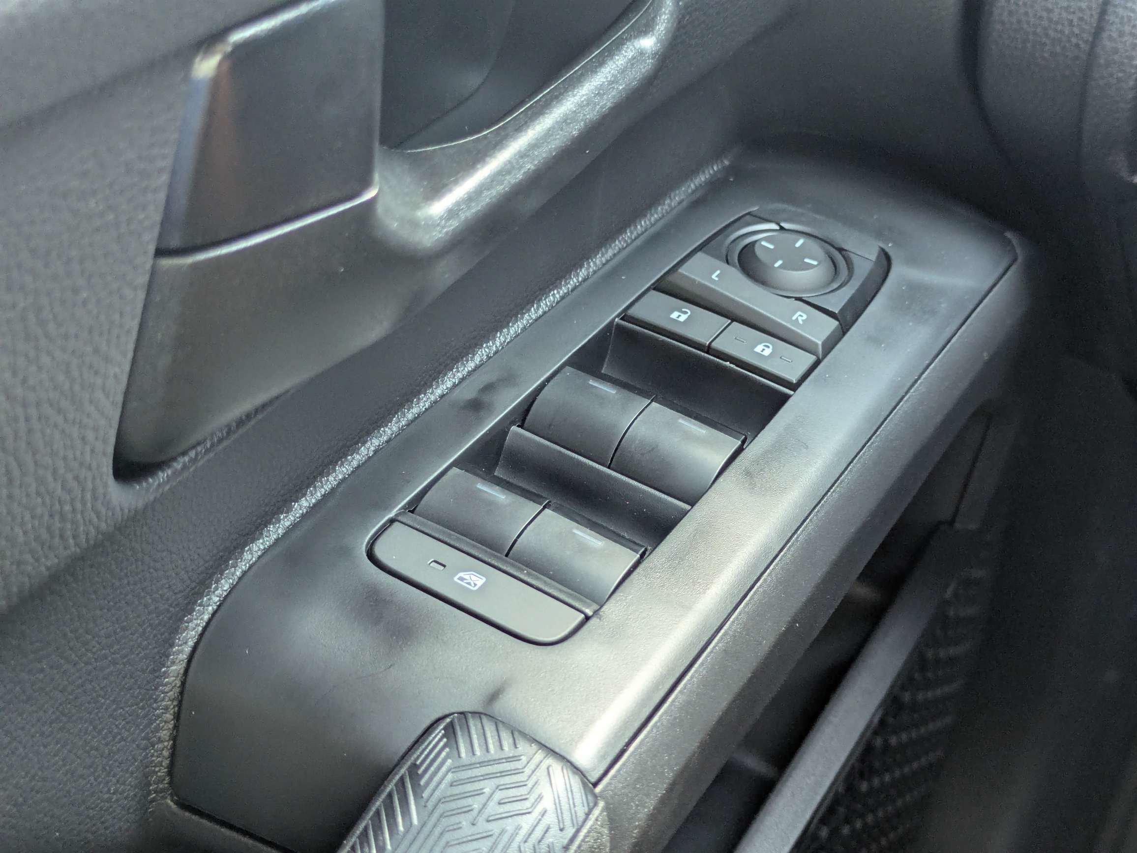 2026 Toyota Tacoma SR5 - Photo 24