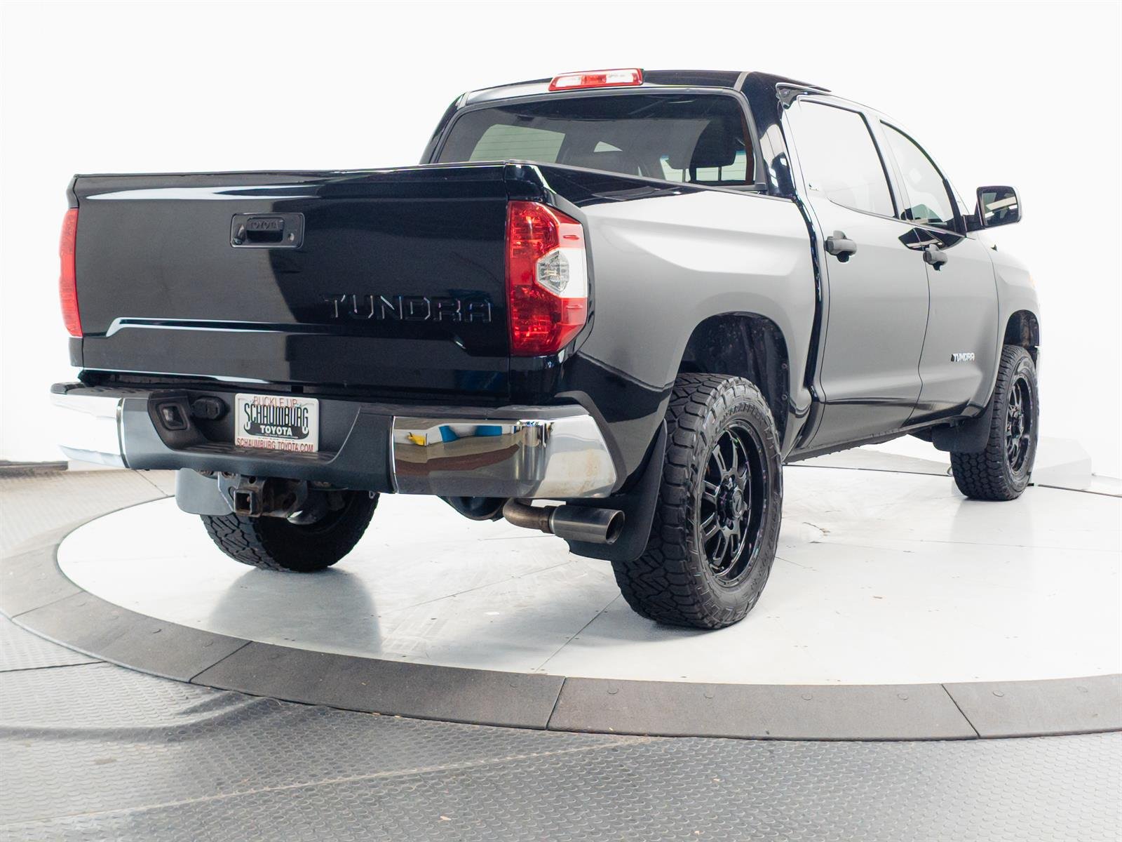 Used 2016 Black Toyota SR5 image 10