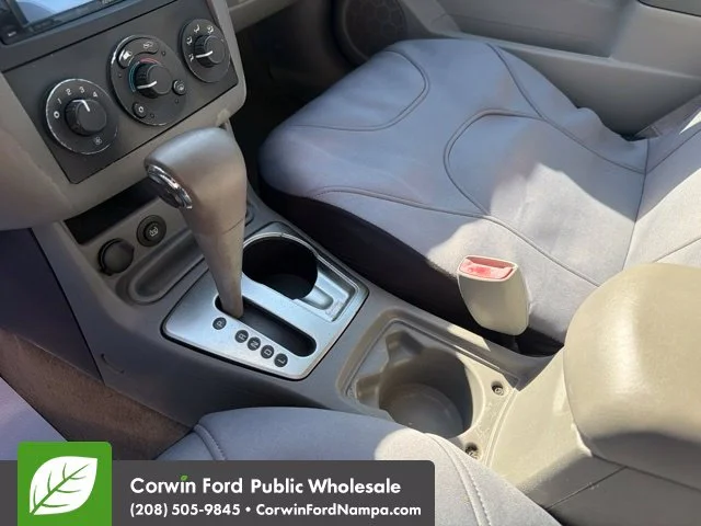 Used 2005 White Chevrolet  image 21