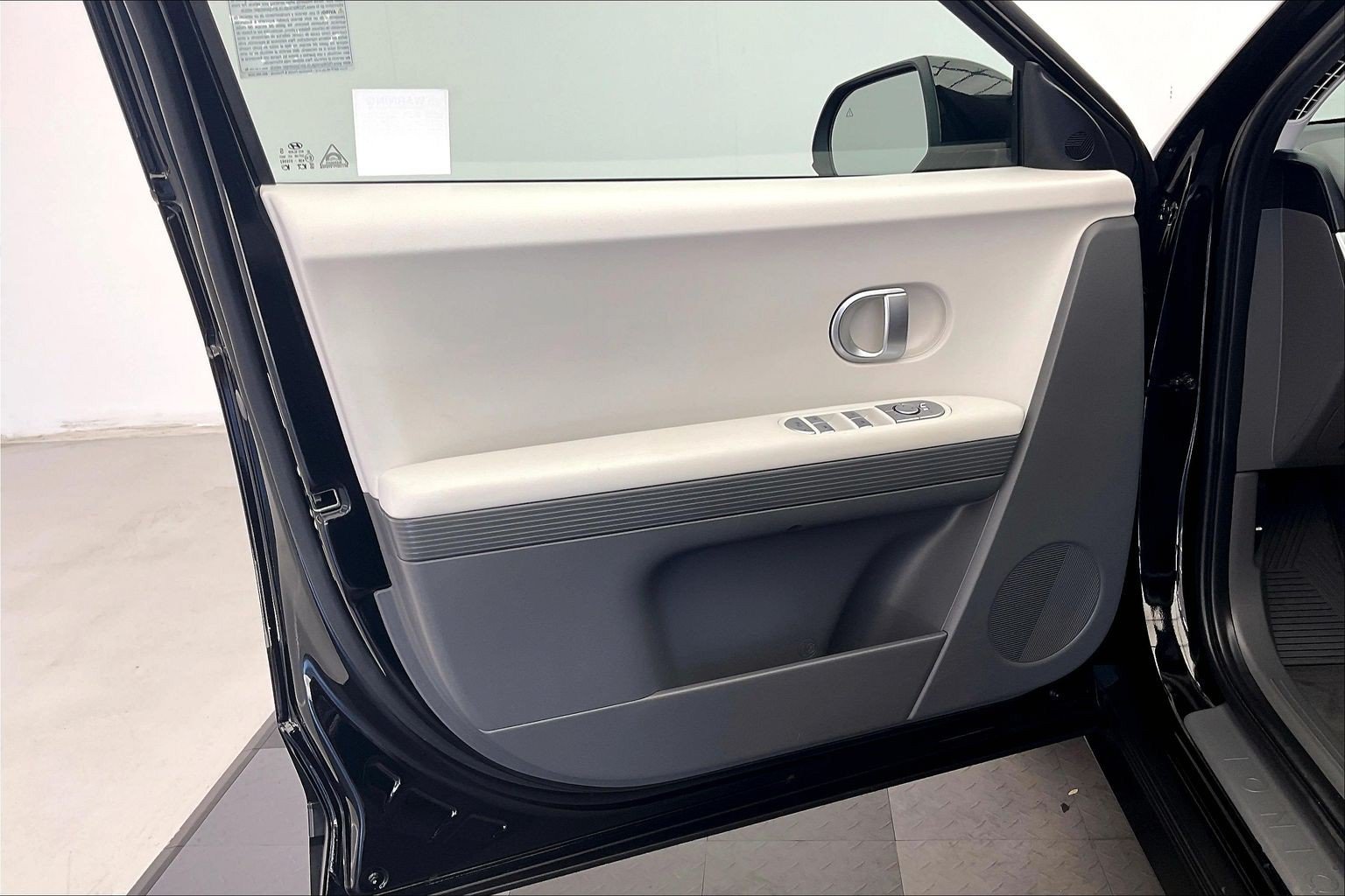 Used 2024 Abyss Black Hyundai SEL image 25