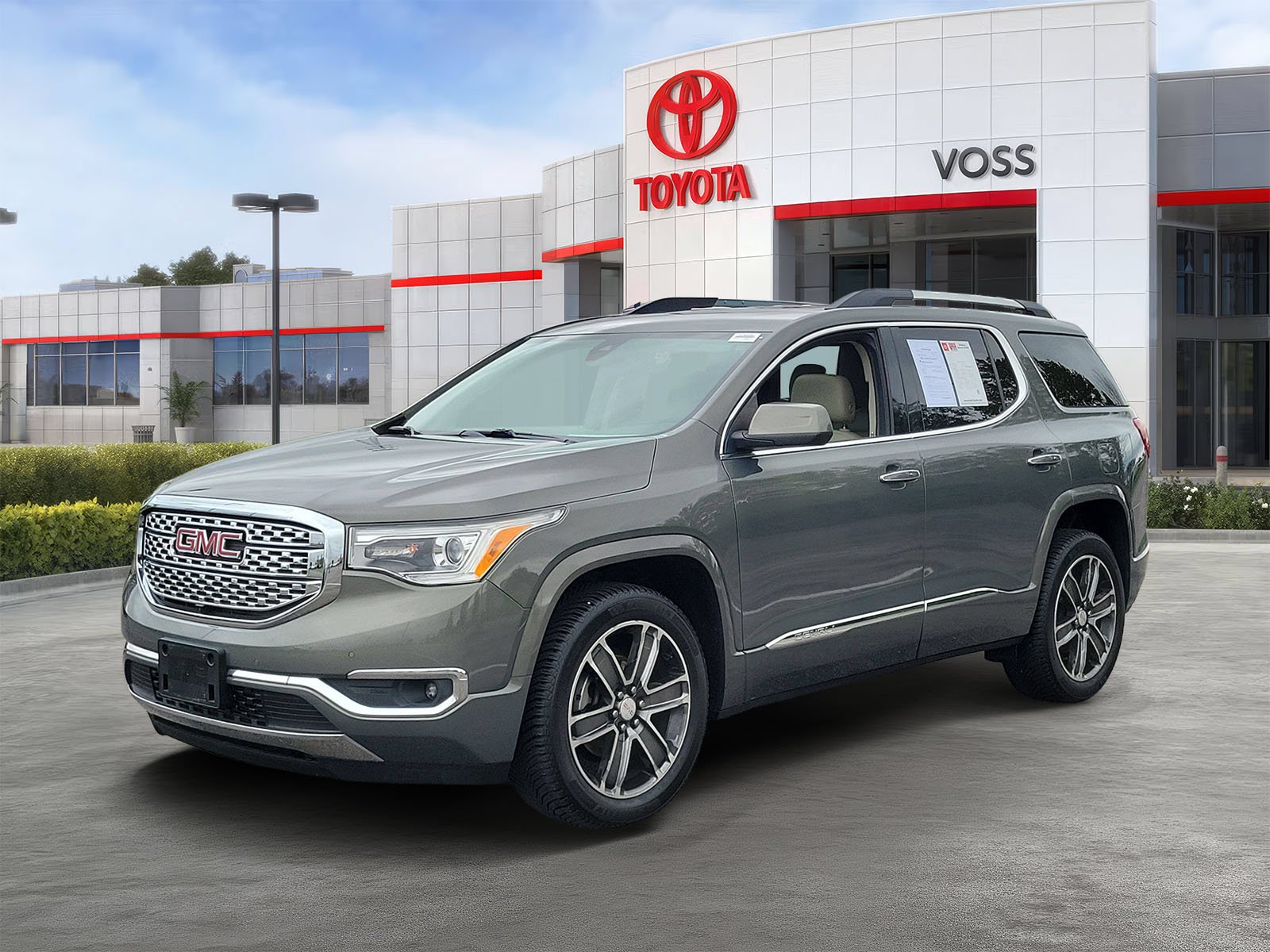 Used 2017 Mineral Metallic GMC Denali image 2