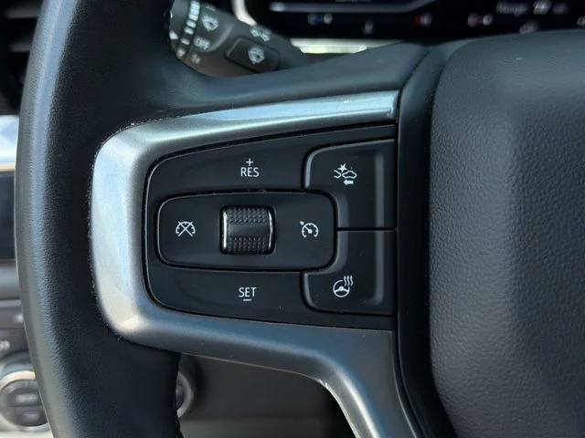 Used 2025 White Chevrolet LT image 27