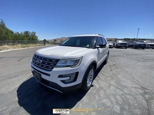 Used 2017 White Ford XLT image 1