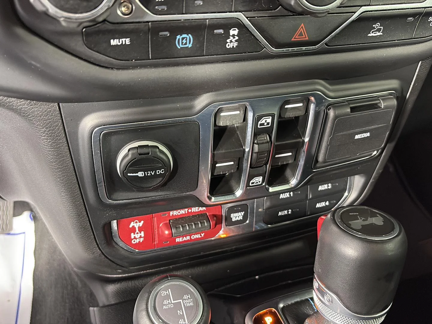 Used 2023 Silver Zynith Clearcoat Jeep Rubicon image 40