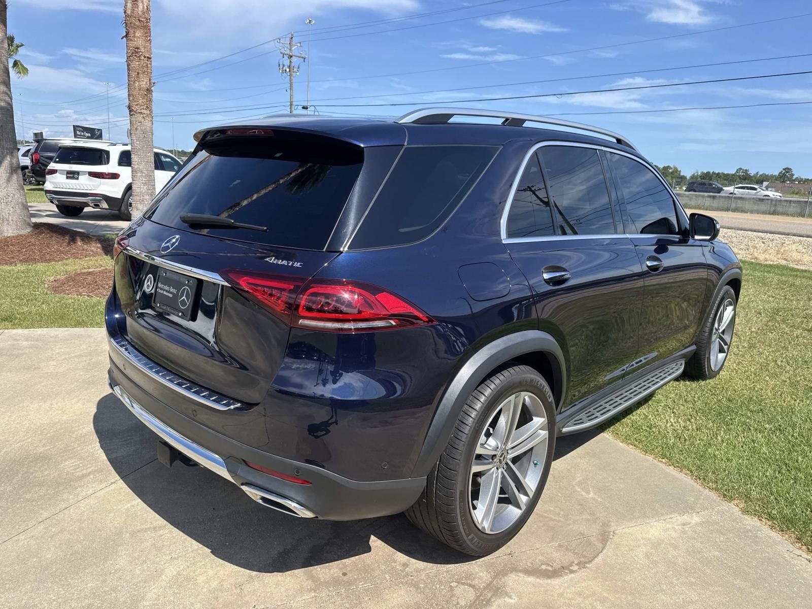 Certified Used 2022 Blue Mercedes-Benz GLE 350 image 7