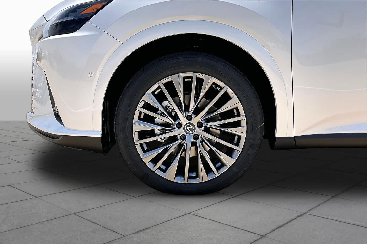 New 2026 Eminent White Pearl Lexus LUXURY image 11