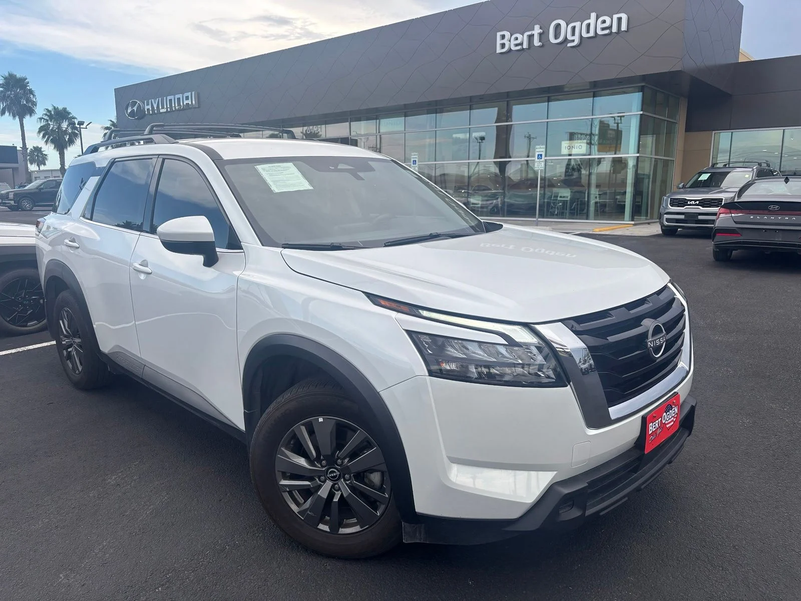 Used 2025 White Nissan SV image 1