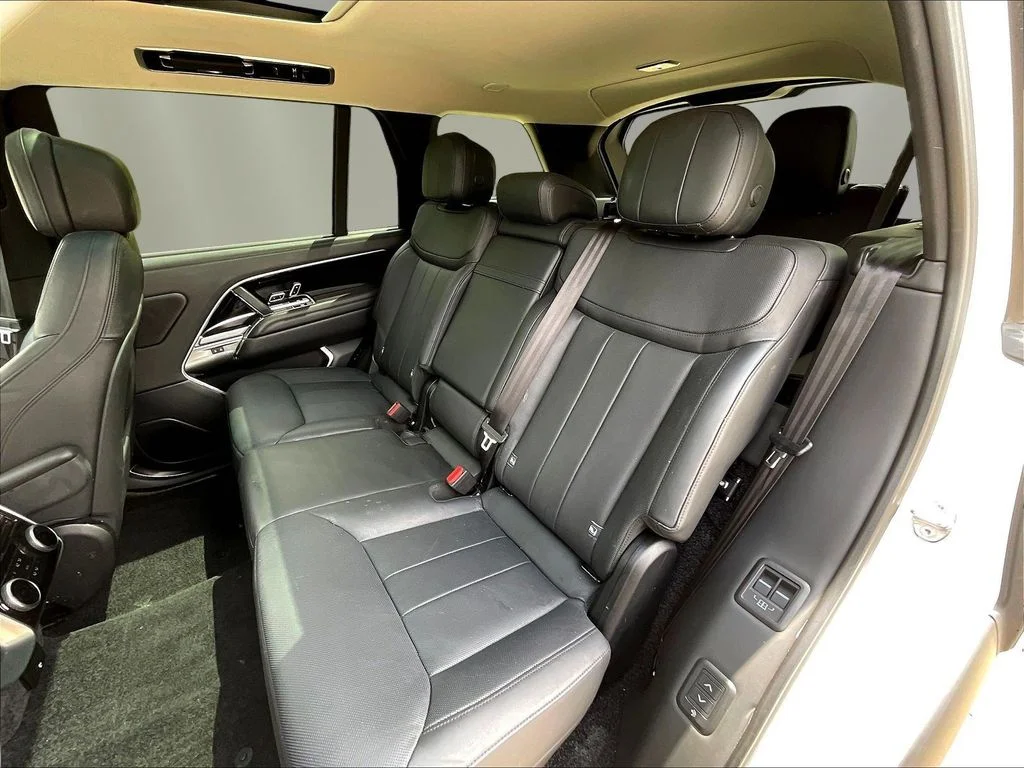 Used 2023 Fuji White Land Rover SE image 21