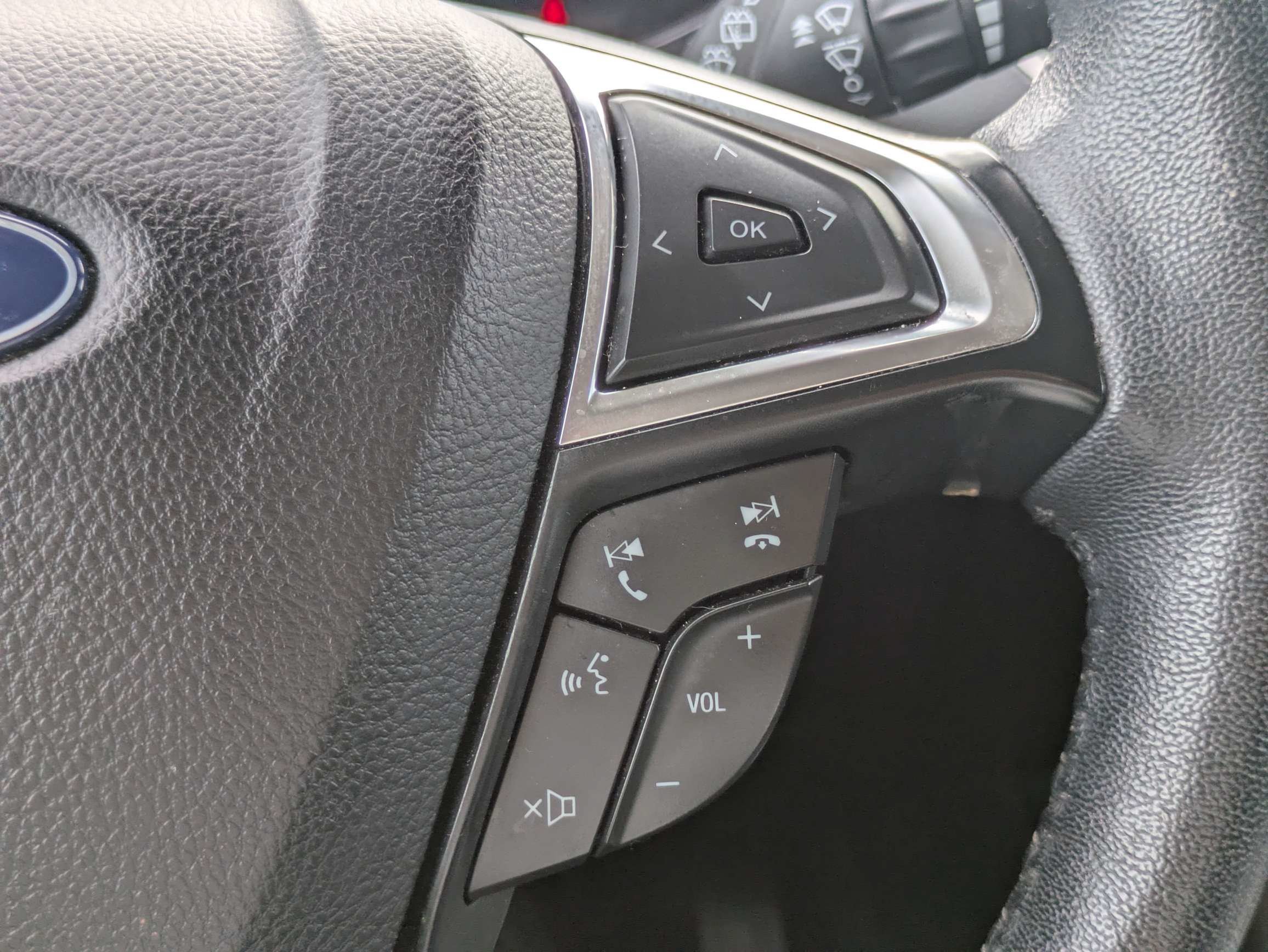 Used 2024 Black Ford SEL image 22