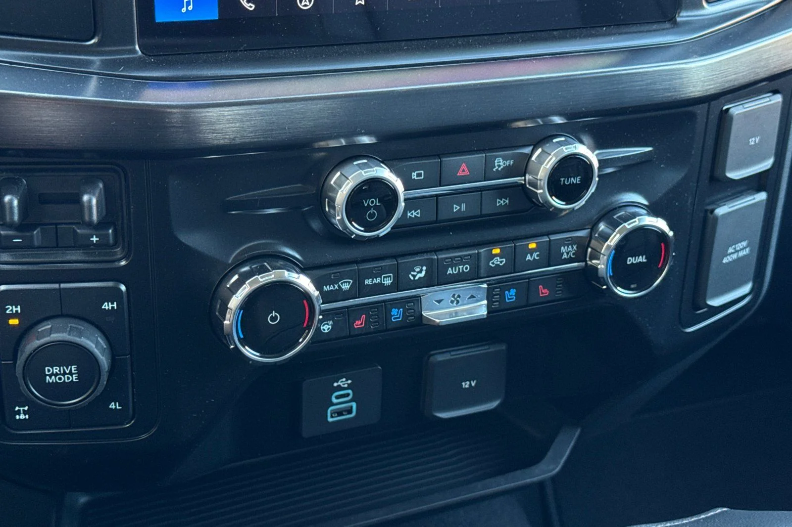 New 2026 Oxford White Ford F-250® Lariat® image 22