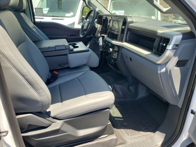 New 2026 Oxford White Ford F-550® XL image 14