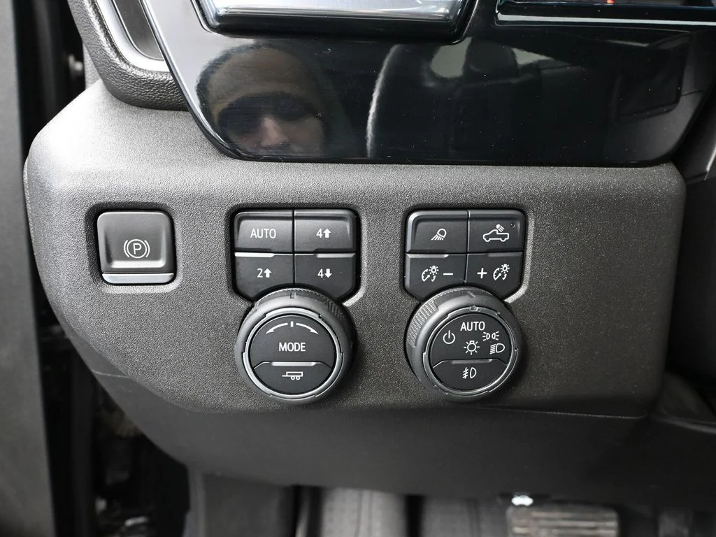 Used 2023 Black Chevrolet High Country image 27