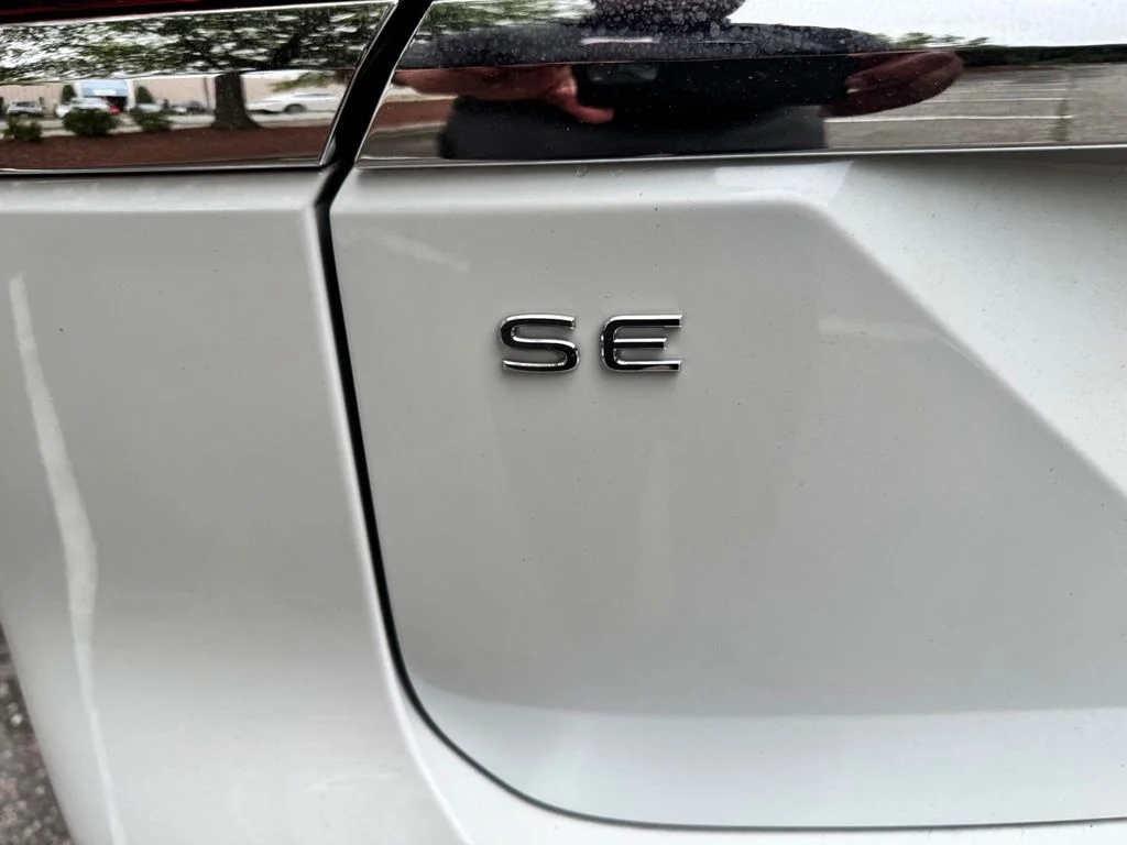 Used 2026 White Volkswagen SE image 8