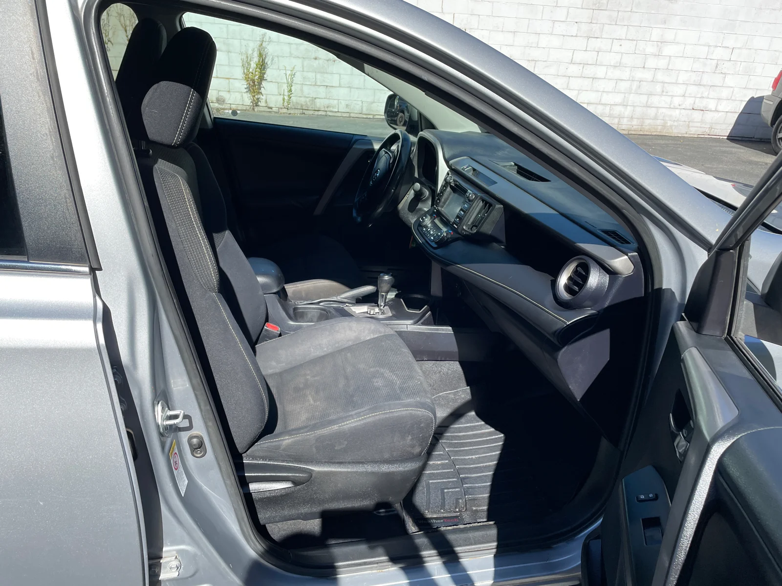Used 2016 Silver Sky Metallic Toyota XLE image 21