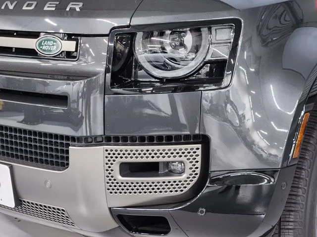 2025 Land Rover Defender X-Dynamic SE - Photo 12